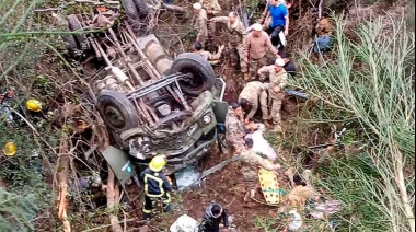 Un camión del Ejercito Argentino desbarrancó en San Martín de los Andes