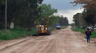 Luego de las lluvias retoman trabajos en calles de tierra