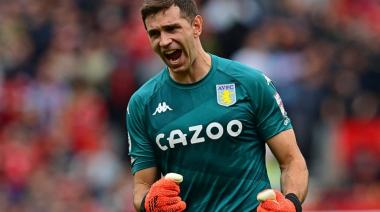 Emiliano "Dibu" Martínez está en la mira del Manchester United