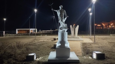 Se restituyó el monumento a Neptuno para realizar el homenaje guardavida