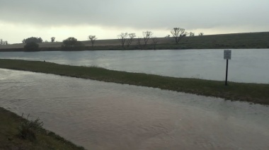 El camino de la Ribera se inundó y las olas taparon la Escollera Sur