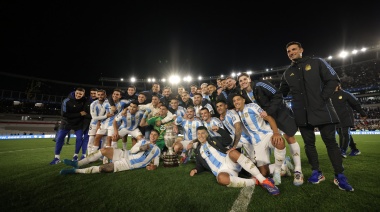 En una emotiva noche, la Selección Argentina aplastó a Chile y sigue de fiesta