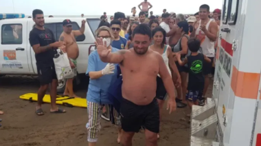 Rescataron a un par de kayakistas que estuvieron varados 26 horas en el mar