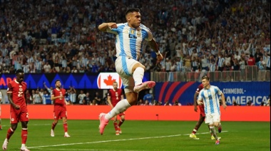 La Selección inició su defensa del título con una victoria 2 a 0 contra Canadá