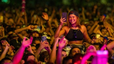 El Festival de "La Mona" Jiménez reunió a 60 mil personas y abucheos para Cazzu