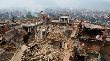 Se registran 130 muertos por un devastador terremoto en Nepal