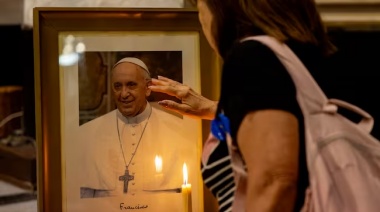 La Santa Sede confirmó que Bergoglio murió por un derrame cerebral y un colapso cardíaco