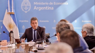 Massa va por el consumo en cuotas, subir la tasa de interés y controlar el comercio exterior
