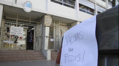 Docentes porteños continúan las protestas frente al "negacionismo sanitario" de CABA