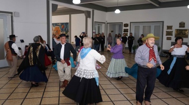 El CCMN realizó una colorida intervención artística por el Día de la Danza