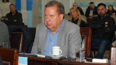 "Con todo el poder que tiene el gobierno nacional, nos va a entregar una ambulancia, no una obra o una ruta"
