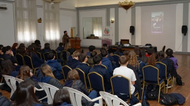 Los creadores del proyecto “Los enigmas de mi ciudad” visitaron el municipio