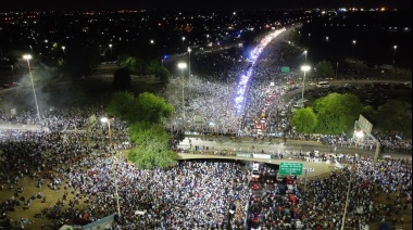 Fue impactante el recibimiento en Ezeiza y se espera por la vuelta al Obelisco