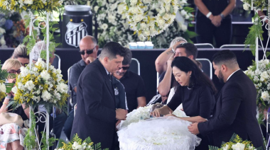 Miles de personas dan el último adiós a Pelé y al papa emérito Benedicto XVI