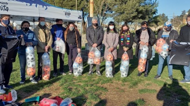 Precandidatos del Frente de Todos participaron de la entrega de materiales para escuelas deportivas