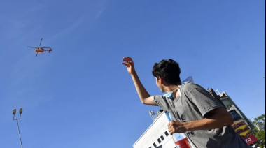 El operativo de seguridad fracasó y los campeones debieron saludar desde el aire
