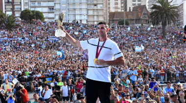 Mar del Plata agasajó a su nuevo héroe con una fiesta multitudinaria