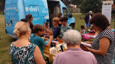 La Bibliomóvil del Centro Cultural de Necochea visitó la Villa del Deportista
