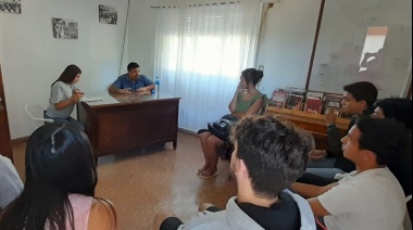 Dictaron charlas para conductores principiantes en Claraz y Ramón Santamarina