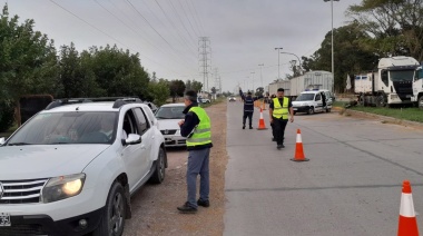 Controlan a los vehículos que transportan pasajeros en los ingreso al distrito
