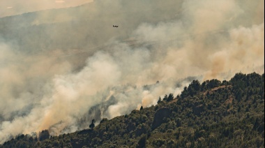 El fuego ya consumió unas 2.100 hectáreas de bosque nativo en el Parque Nahuel Huapi
