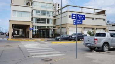 Se colocan 140 nuevos nomencladores viales en las esquinas de Necochea y Quequén