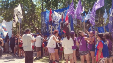 Necochea se pliega al paro nacional con una gran movilización en la Plaza Dardo Rocha