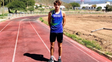 Un atleta de la Escuela Municipal se entrena en la altura del pueblo salteño de Cachi