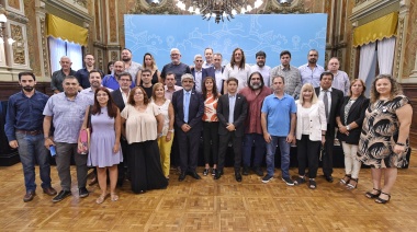 La Provincia anunció acuerdo paritario con docentes, pero los auxiliares van al paro