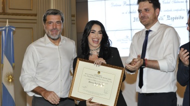"Luchen por sus sueños": Lali fue distinguida como Personalidad Destacada de la Cultura