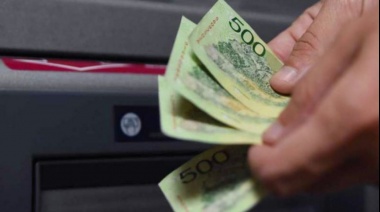 El salario real subió en abril por segundo mes, pero cayó 11% en la era Milei
