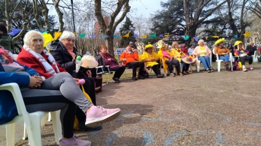 En el Día del Jubilado y la Jubilada, el municipio celebró en la Plaza Dardo Rocha