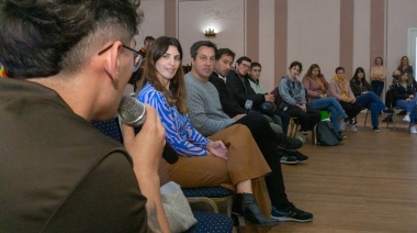 Las becas municipales "promueven la educación, que es el motor de la sociedad"