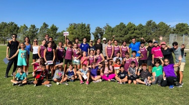 La Escuela Municipal de Atletismo copó San Cayetano durante un encuentro promocional