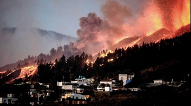 Un volcán en erupción esta haciendo estragos en La Palma