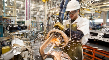 La actividad industrial cerró 2024 con una caída acumulada de 9,8%
