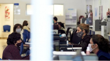 El Gobierno apunta contra otros 100 mil trabajadores de planta permanente