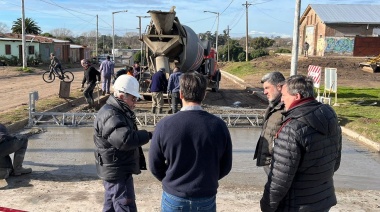 Tras 25 años de espera, avanza a paso firme la pavimentación de la Avenida 43