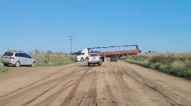 Un camión de gran porte bloqueó el camino al Balneario Los Ángeles