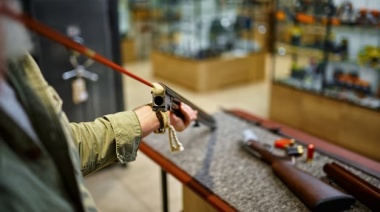 El Gobierno bajó la edad mínima para ser legítimo usuario de armas
