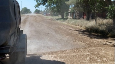 Sequía y polvo: El Emsur aumenta trabajos de riego por la alta demanda