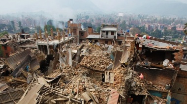 Se registran 130 muertos por un devastador terremoto en Nepal