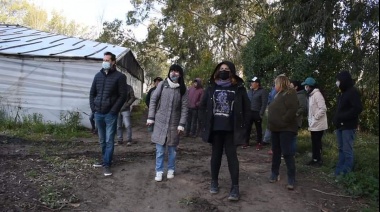Candidatos del Frente de Todos con trabajadores de la tierra