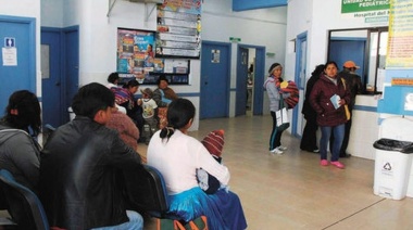 El Gobierno anunció que los hospitales públicos y las universidades podrán cobrarles a los extranjeros