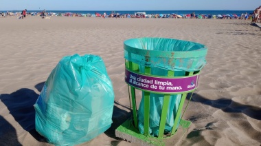 Lo que no se ve de la playa: El notable operativo de limpieza que se despliega a diario