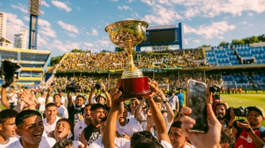 Aldosivi le ganó la final 2-0 a San Martín de Tucumán y volvió a Primera División