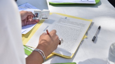 El municipio se acerca a los barrios para ayudar a más de mil familias a escriturar sus viviendas