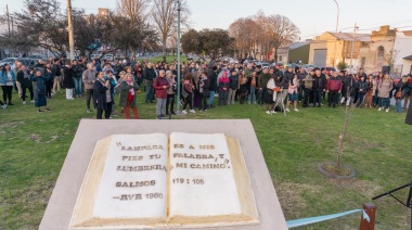 El Intendente y la comunidad cristiana inauguraron un monumento a la Palabra de Dios