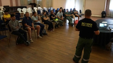 Haciendo hincapié en los incendios forestales, volvieron a capacitar a los agentes temporarios