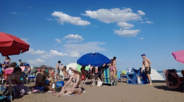 Necochenses y quequenenses coparon las playas en un domingo de 35 grados